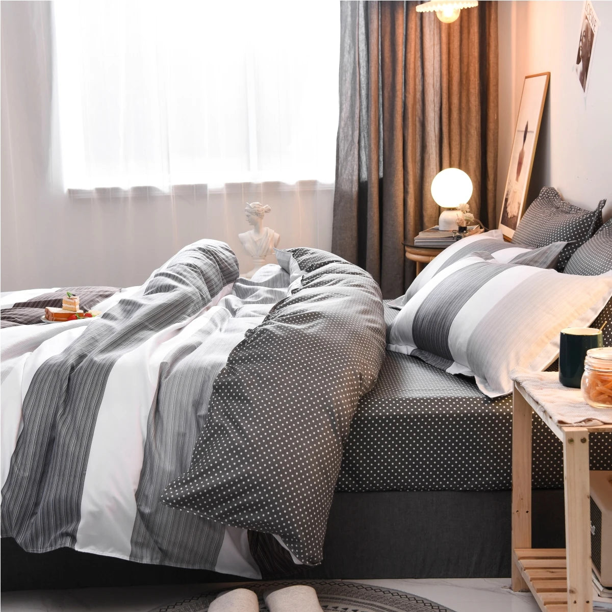 Housse de couette double face montrant les deux motifs différents