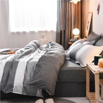 Housse de couette double face montrant les deux motifs différents