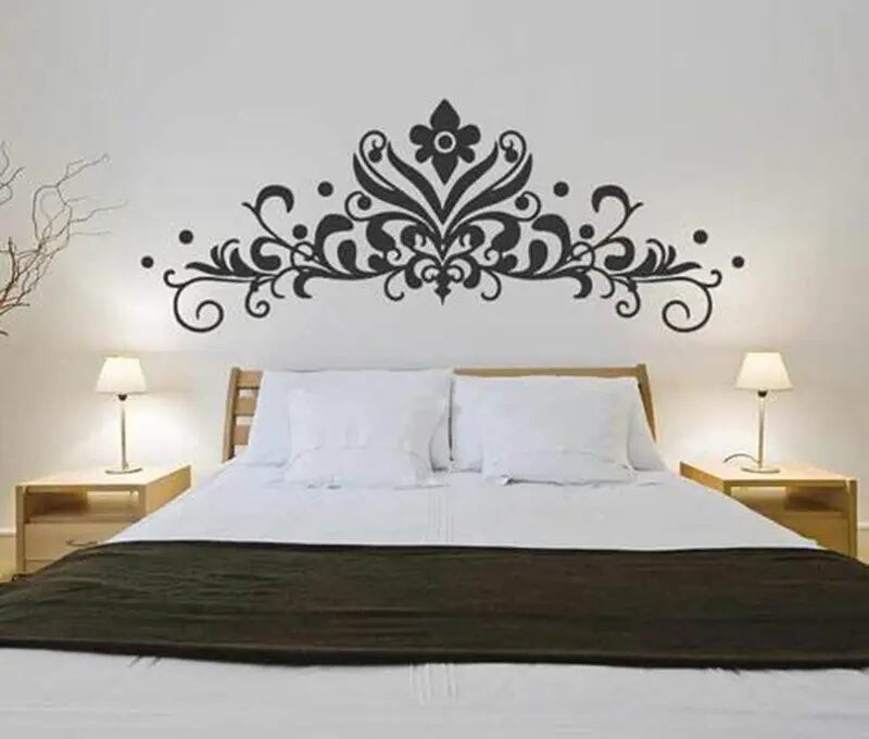 Application du sticker tête de lit dans une chambre à coucher