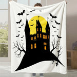 Cette couverture blanche montre un château gothique noir sous un ciel jaune avec une pleine lune et de nombreuses chauve-souris noires volant autour, évoquant une ambiance sombre et mystérieuse propice à la période d'Halloween.