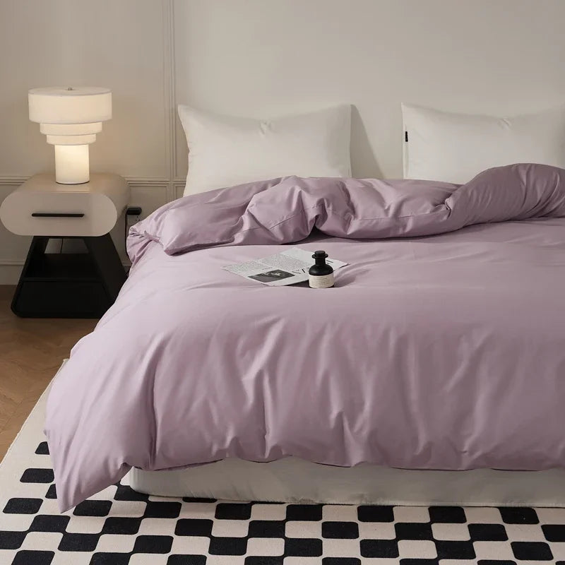 Housse de couette pliée montrant sa couleur unie