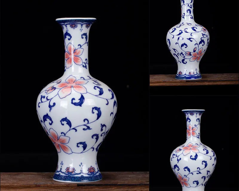 Vase en porcelaine blanc et bleu décoré de motifs floraux stylisés.