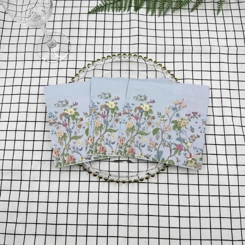 Détail du motif papillon sur serviette en papier