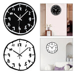 Horloge murale acrylique accrochée dans un salon moderne