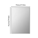 Miroir rectangulaire de 70 cm de largeur et 100 cm de hauteur, avec un cadre argenté.