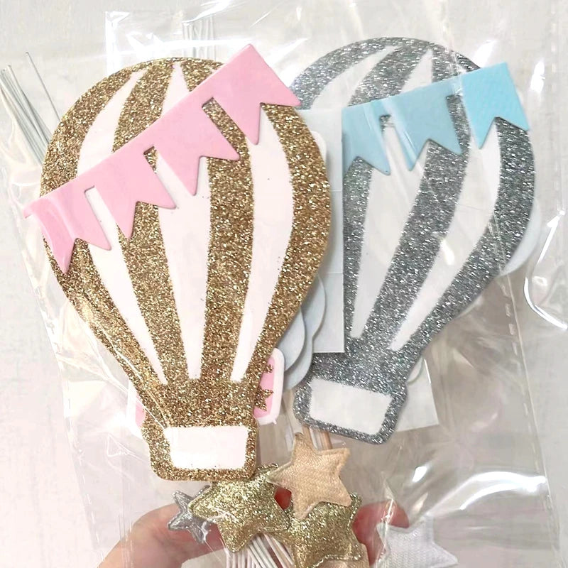 Décoration de gâteau pour fête d'enfant sur table festive
