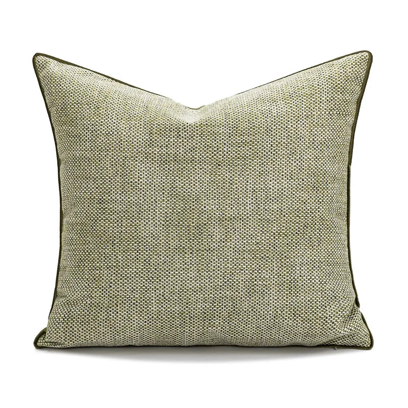 Coussin décoratif à motifs subtils en gris et blanc, crée un look cosy et contemporain dans un espace de vie.