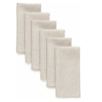 Serviettes de cuisine en lin beige empilées.