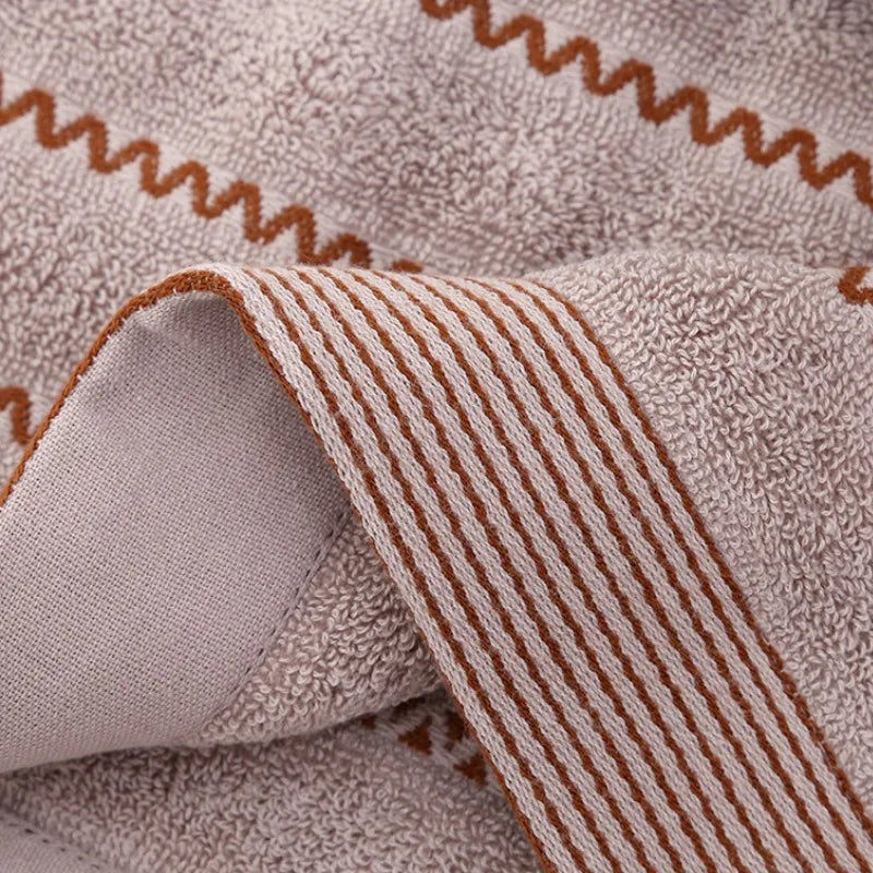 Serviette de bain rose douce et absorbante