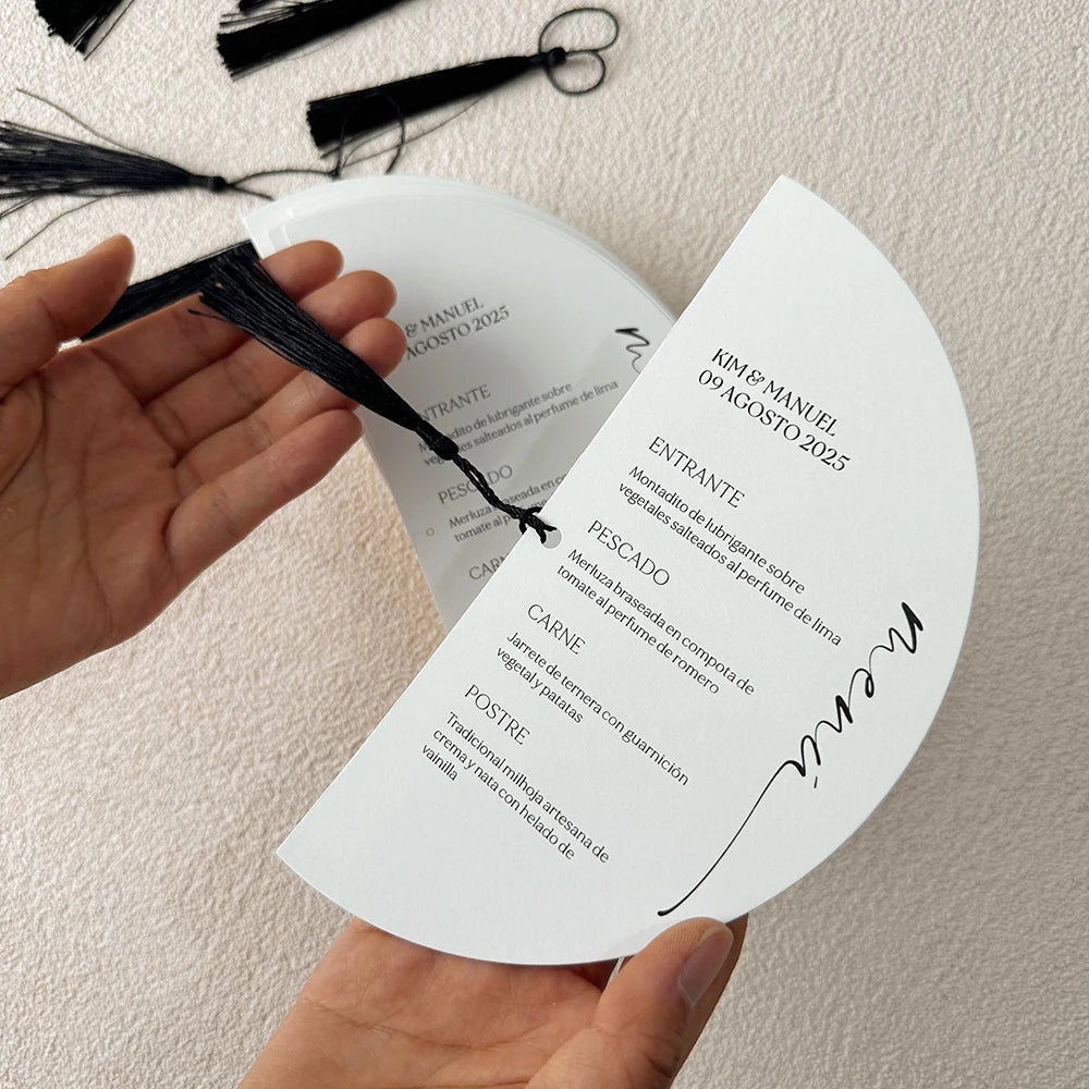 Menu de table mariage semi-cercle avec pompon noir