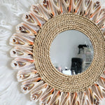 Décoration murale bohème miroir plumes rotin