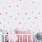 Détail autocollant mural étoiles sur mur blanc