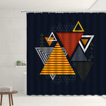 Rideau de douche avec motif de triangles colorés, en plastique résistant à l'eau, idéal pour apporter une touche décorative et moderne à votre salle de bain. Le produit principal est un rideau de haute qualité, offrant une excellente durabilité et une utilisation pratique.