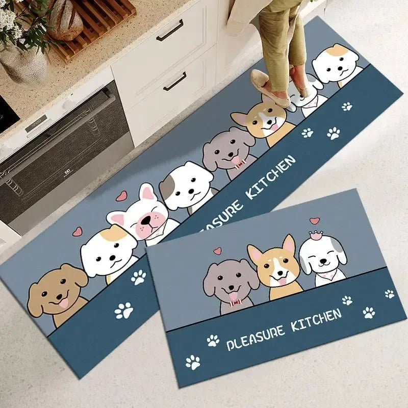 Tapis de cuisine représentant une meute de chiens mignons de différentes races, avec des pattes et des cœurs imprimés, créant une atmosphère chaleureuse et amusante dans la cuisine.