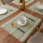 Set de 4 napperons en coton et lin bruns sur table en bois