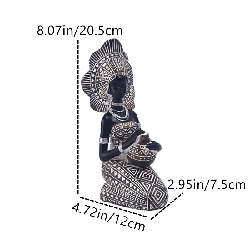 Sculpture africaine noire dans un salon contemporain