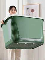 Boîte de rangement plastique rouge avec couvercle et roulettes