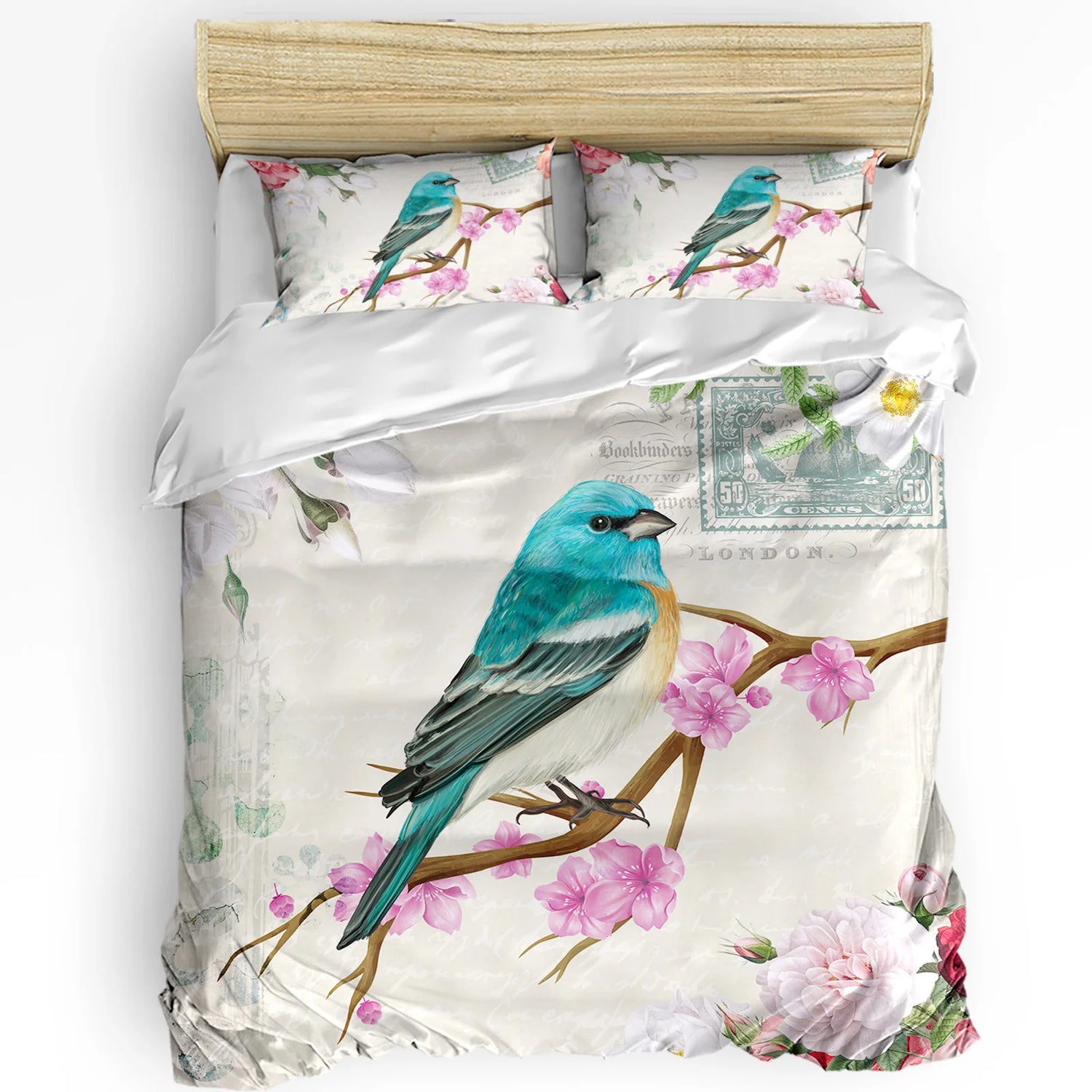 Détail motif floral et oiseaux sur housse de couette