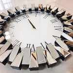 Vue de profil horloge murale silencieuse verre épaisseur