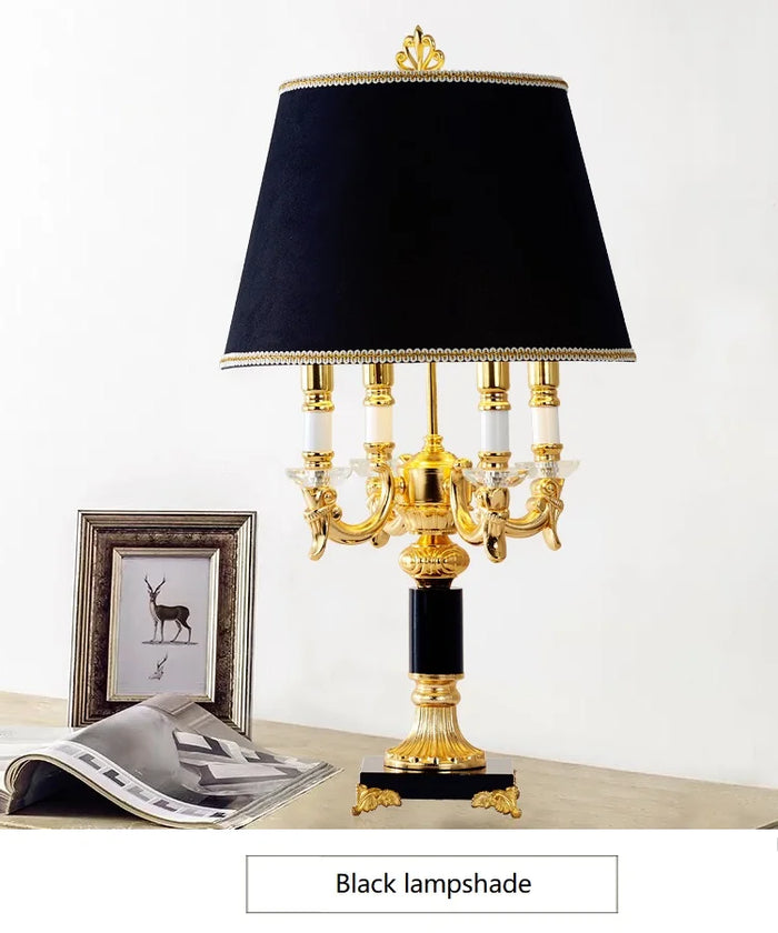 Lampe de chevet noire en cristal moderne sur table de nuit