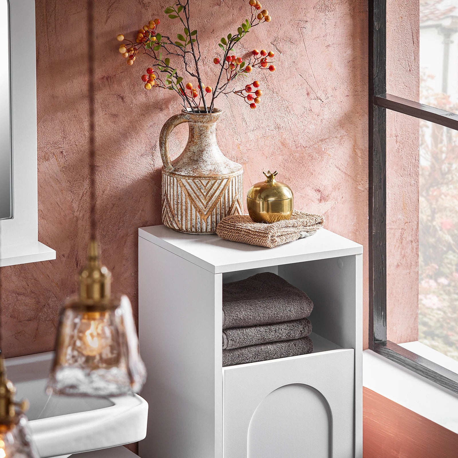 Détail des pieds en silicone de l'armoire à linge