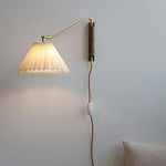 Installation de l'applique murale LED dans un bureau