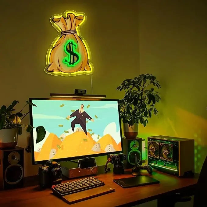Panneau néon LED jaune en forme de sac de billets dans un décor de salon moderne
