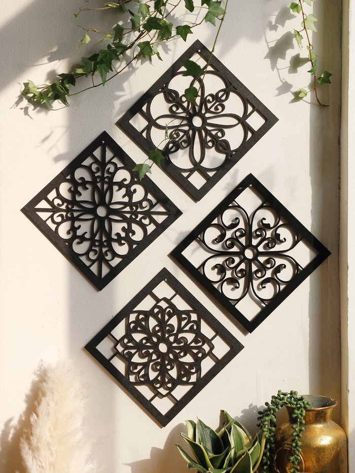 Décoration murale en bois noir 4 pièces style bohème vue de face