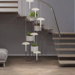 Luminaire champignon noir dans un escalier contemporain