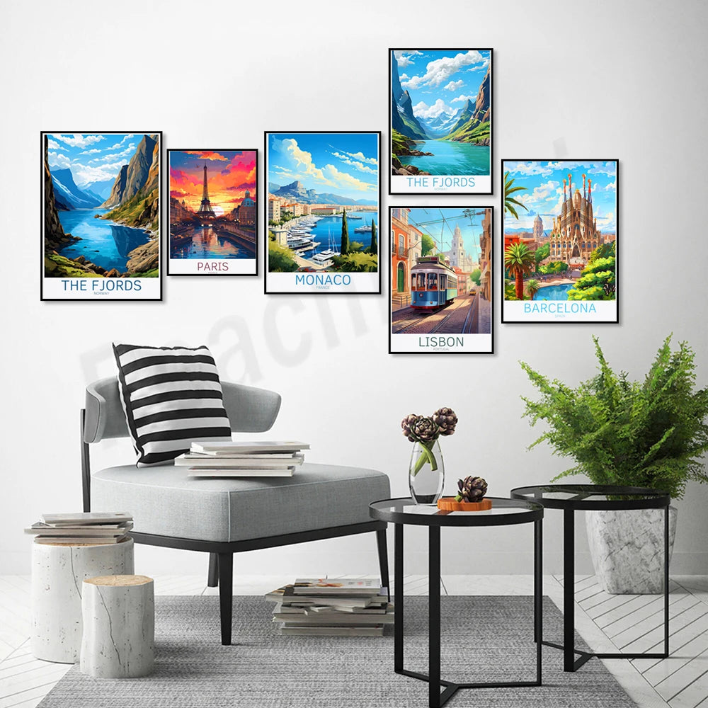 Une sélection de photographies représentant les principaux sites touristiques européens, tels que les fjords norvégiens, la ville de Paris, Monaco, Lisbonne et Barcelone, qui ornent les murs d'un salon moderne et élégant.