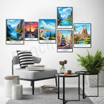 Une sélection de photographies représentant les principaux sites touristiques européens, tels que les fjords norvégiens, la ville de Paris, Monaco, Lisbonne et Barcelone, qui ornent les murs d'un salon moderne et élégant.
