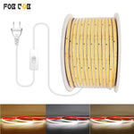 Bande LED COB étanche illuminant un jardin la nuit
