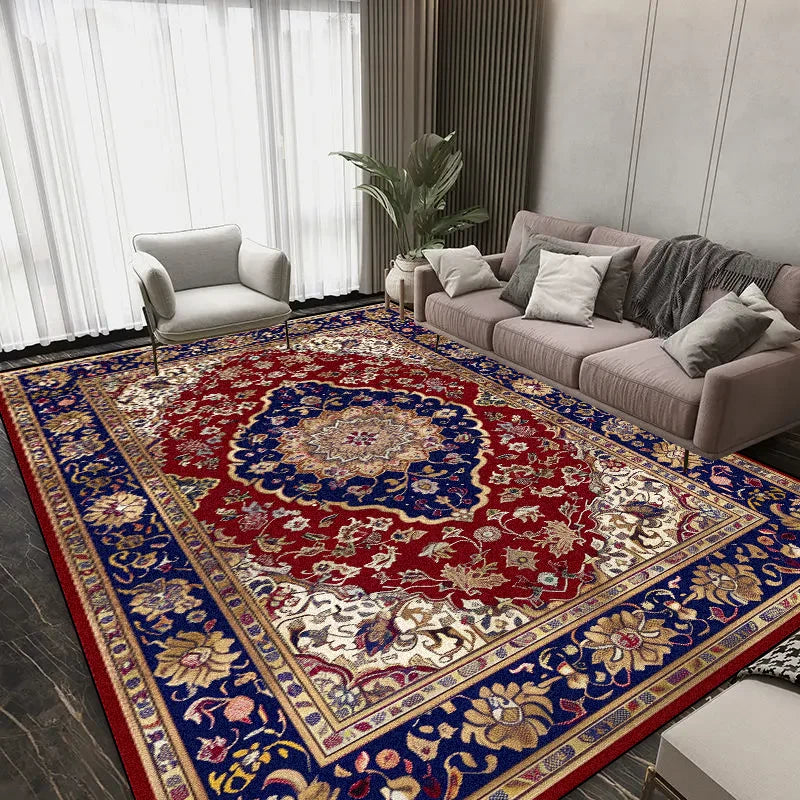 Un magnifique tapis persan aux motifs floraux de couleurs vives rehaussant l'élégance et la chaleur de ce salon moderne.