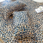 Drap-housse léopard 180x200 dans une chambre décorée avec style
