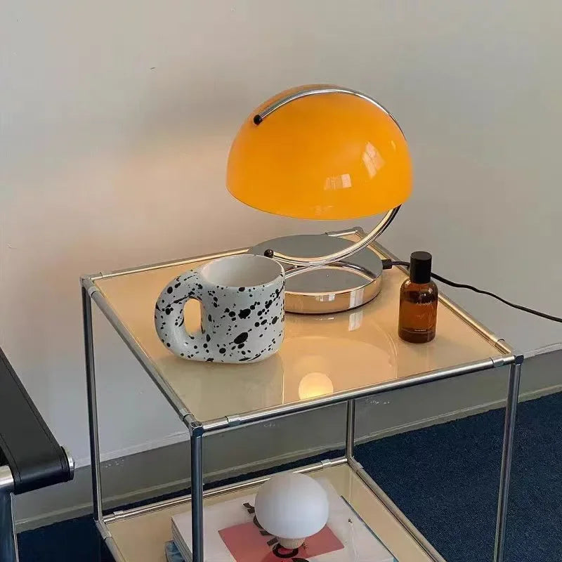 Lampe de chevet orange vue de côté