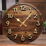 Horloge murale bois design ronde sur mur blanc