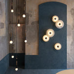 Applique murale LED installée dans un salon moderne