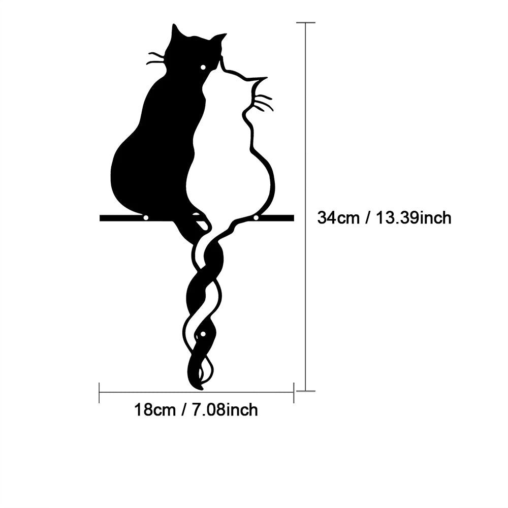 Décoration murale chat noir dans une chambre avec décoration japonaise