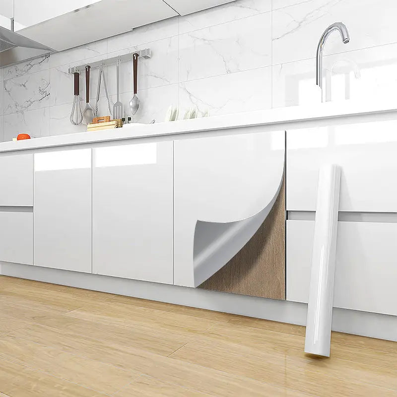 Autocollant vinyle marbré pour meubles de cuisine en couleur blanche