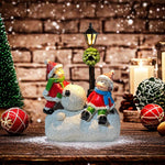 Statue de Noël pastorale avec lumières LED gris clair sur table décorée