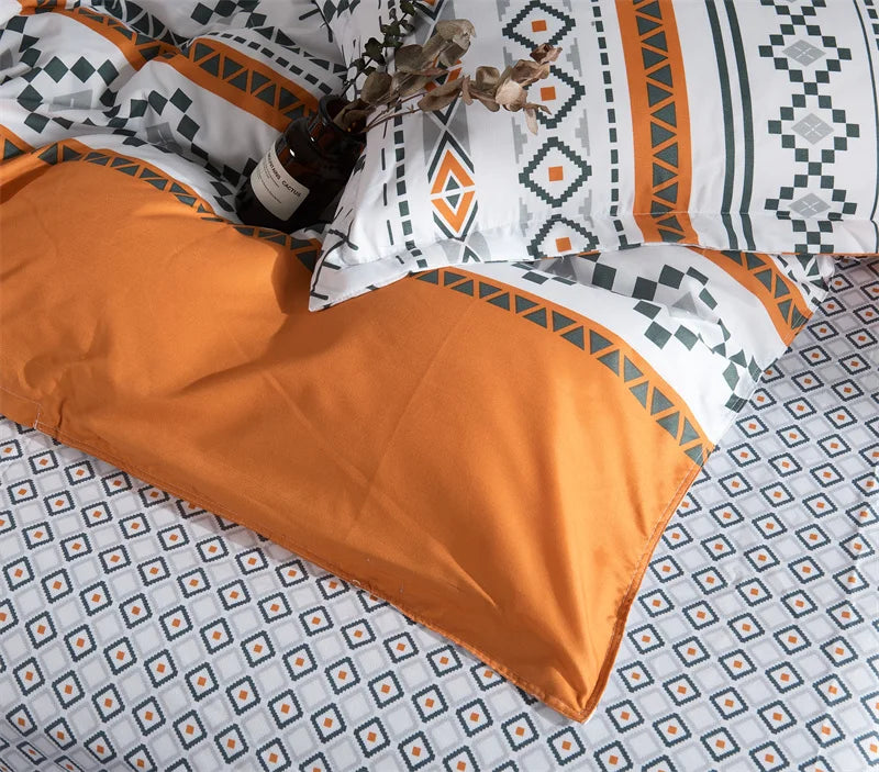 Housse de couette orange dans une chambre décorée style bohème