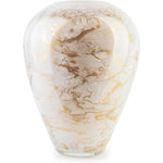 Vase en verre soufflé blanc aspect marbre 27 cm sur table en bois