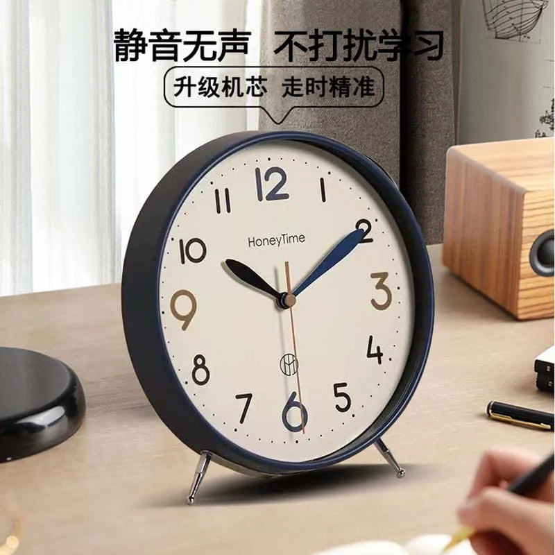 Horloge de table design vue de côté montrant son épaisseur