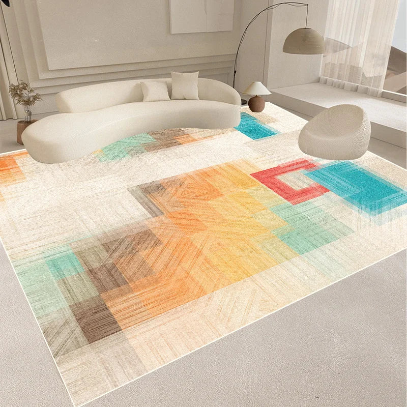 Tapis multicolore aux formes géométriques, avec des touches de orange, de bleu et de blanc, sur fond clair dans un intérieur moderne.