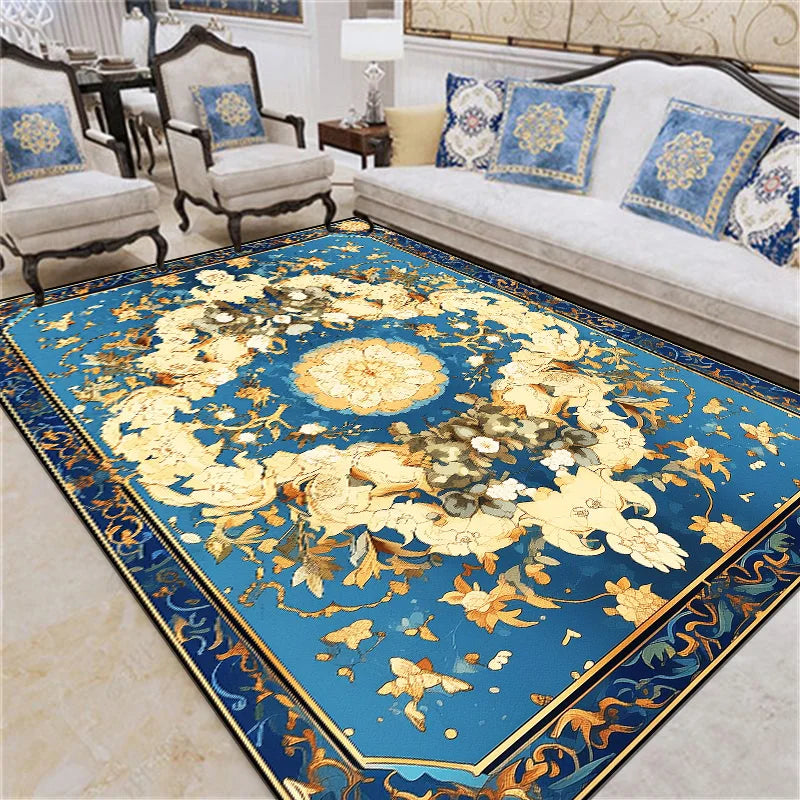 Le tapis oriental aux motifs floraux dorés et bleus égaie élégamment cet intérieur chic et raffiné.