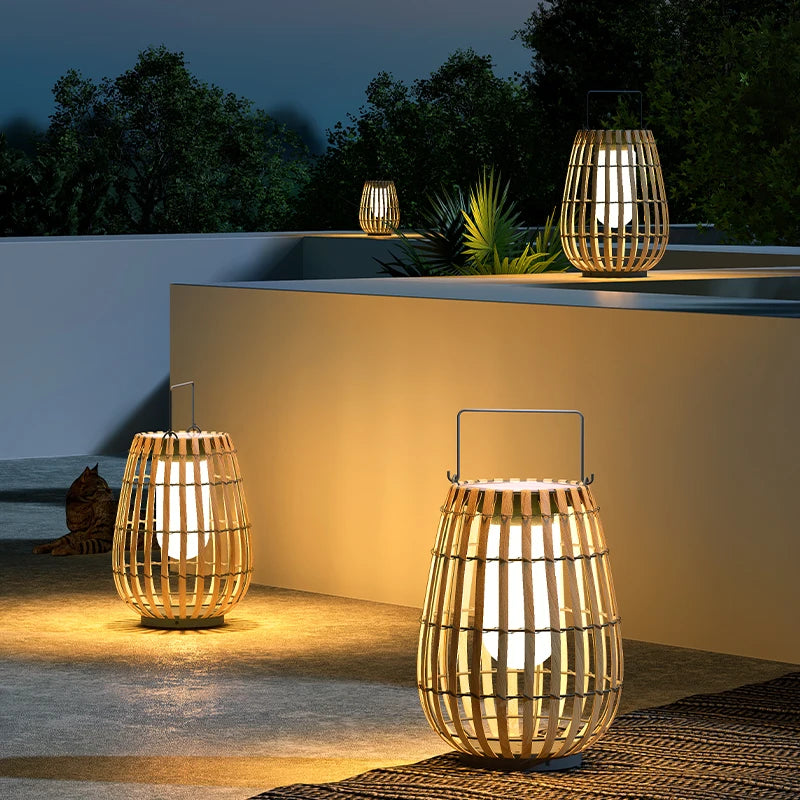 Vue de profil de la lampe solaire extérieure montrant son panneau solaire