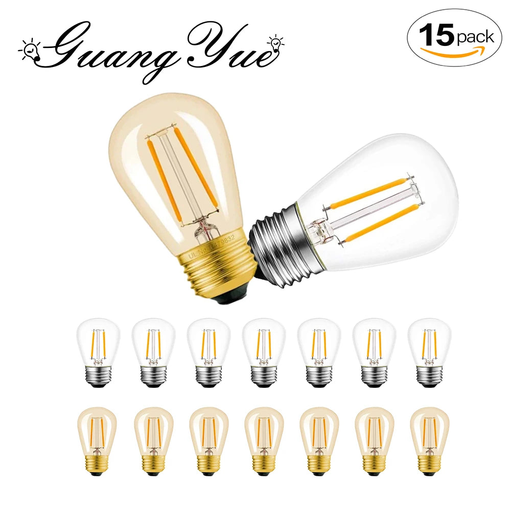 Guirlande lumineuse vintage 15 ampoules LED suspendue dans un jardin