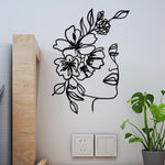 Décoration murale métal visage femme fleur gris clair