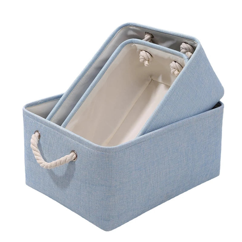 Panier de rangement bleu plié pour économie d'espace