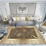 Une salle de séjour élégante avec un canapé gris capitonné, des tables basses et un tapis décoratif à motifs dorés sur fond marron, avec une œuvre encadrée au mur.